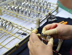 爱彼表壳有划痕处理办法