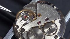 天梭腕表表盘有划痕如何处理